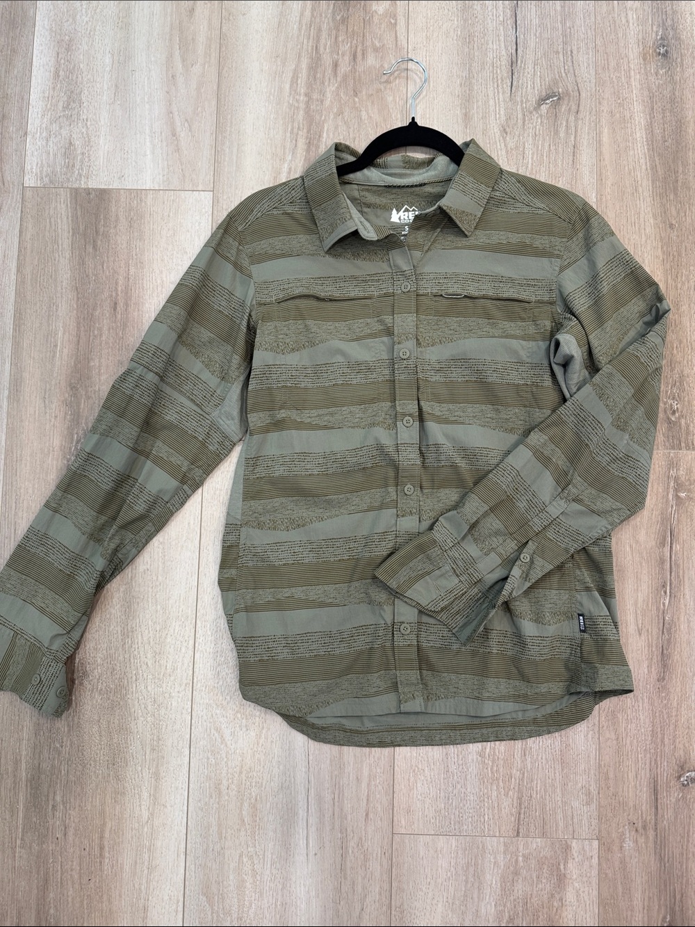 REI SPF 35 Women’s Olive Sahara Button-Up Shirt